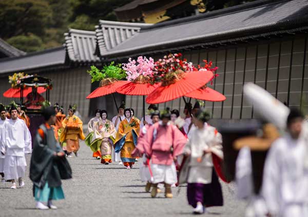 อะโอะอิ มัตสึริ  (Aoi Matsuri) หรือ เทศกาลขบวนแห่โบราณ